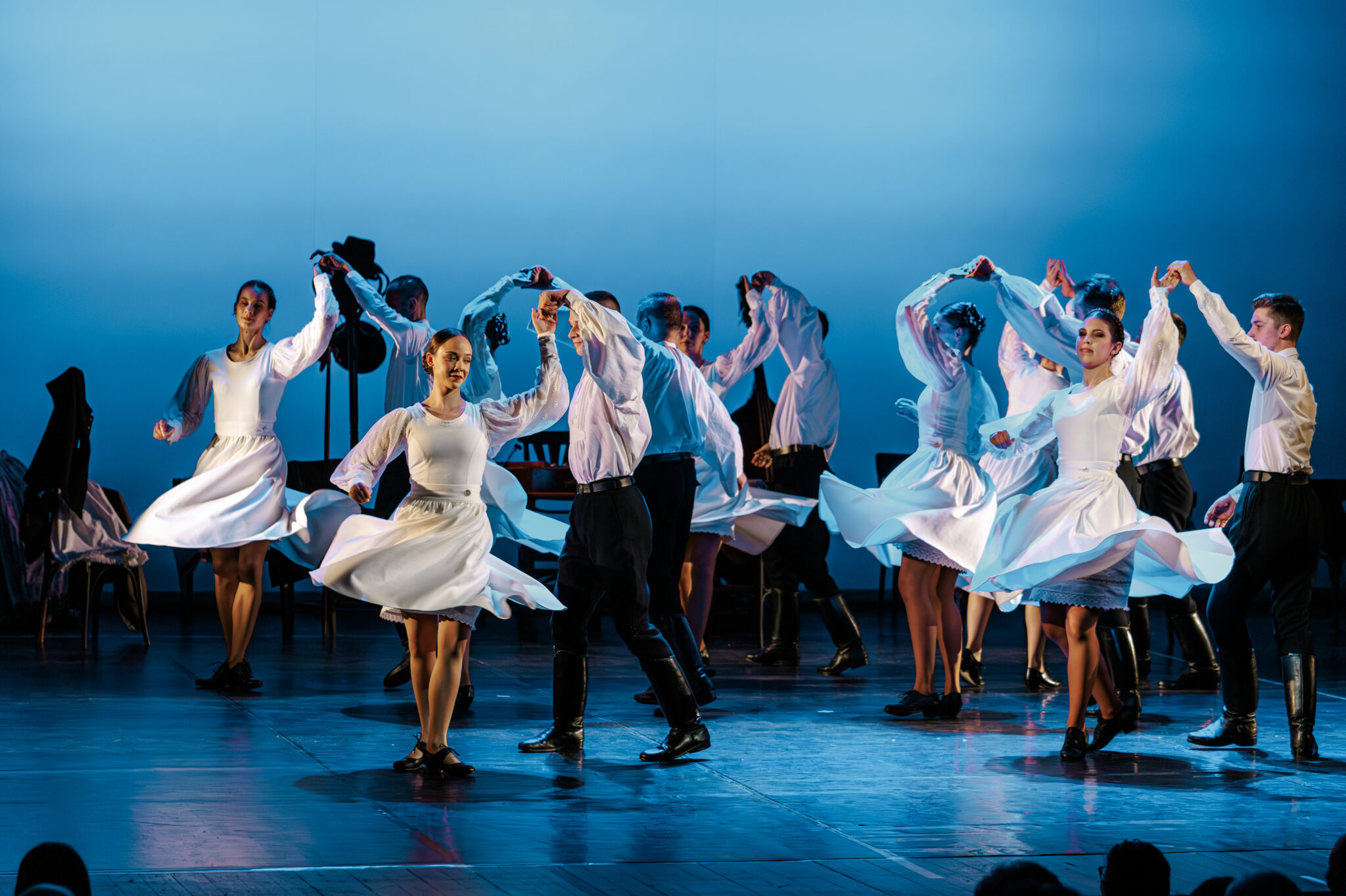TÜNDÉRKERT BARTÓK ÚTJAIN  folklórelőadás – Nagyvárad Táncegyüttes